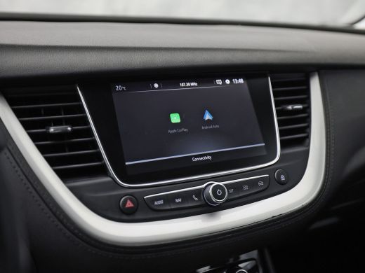 Opel Grandland X 1.2 Turbo Sport Automaat (APPLE CARPLAY, GROOT NAVI, CLIMATE, STUUR/STOELVERWARMING, SPORTSTOELEN... ActivLease financial lease