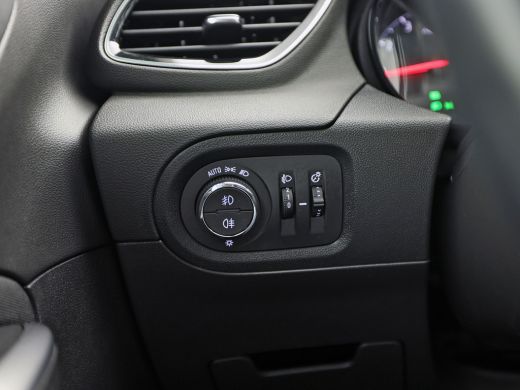 Opel Grandland X 1.2 Turbo Sport Automaat (APPLE CARPLAY, GROOT NAVI, CLIMATE, STUUR/STOELVERWARMING, SPORTSTOELEN... ActivLease financial lease
