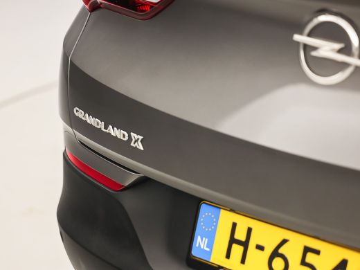 Opel Grandland X 1.2 Turbo Sport Automaat (APPLE CARPLAY, GROOT NAVI, CLIMATE, STUUR/STOELVERWARMING, SPORTSTOELEN... ActivLease financial lease