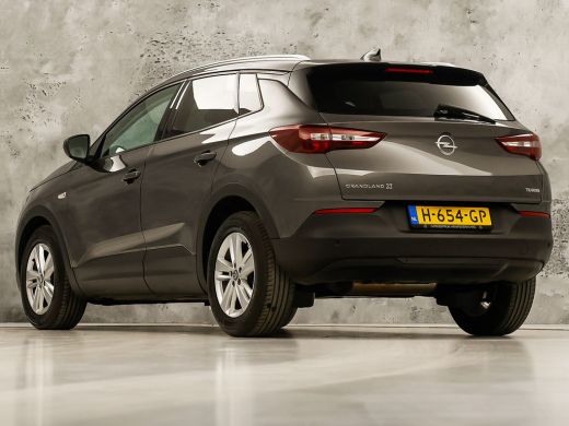 Opel Grandland X 1.2 Turbo Sport Automaat (APPLE CARPLAY, GROOT NAVI, CLIMATE, STUUR/STOELVERWARMING, SPORTSTOELEN... ActivLease financial lease