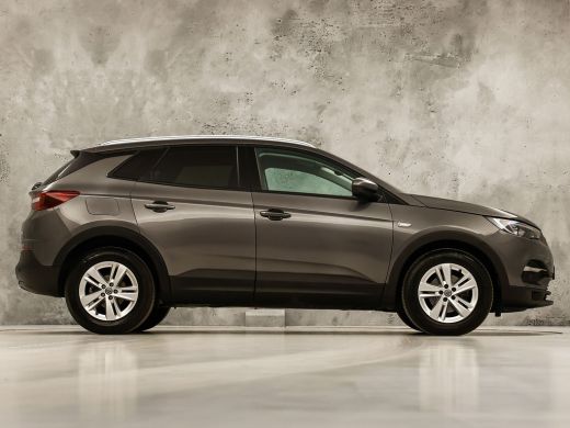 Opel Grandland X 1.2 Turbo Sport Automaat (APPLE CARPLAY, GROOT NAVI, CLIMATE, STUUR/STOELVERWARMING, SPORTSTOELEN... ActivLease financial lease