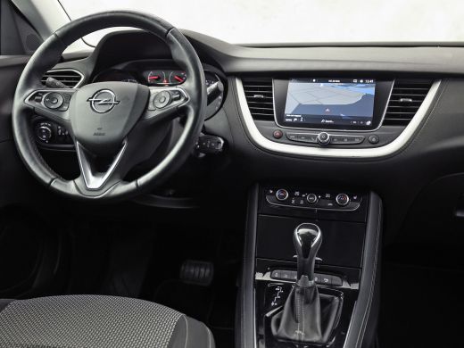 Opel Grandland X 1.2 Turbo Sport Automaat (APPLE CARPLAY, GROOT NAVI, CLIMATE, STUUR/STOELVERWARMING, SPORTSTOELEN... ActivLease financial lease