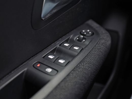 Peugeot 208 1.2 Hybrid 110 e-DCS6 Sport Style Automaat (APPLE CARPLAY, NAVIGATIE, PARKEERSENSOREN, SPORTSTOEL... ActivLease financial lease