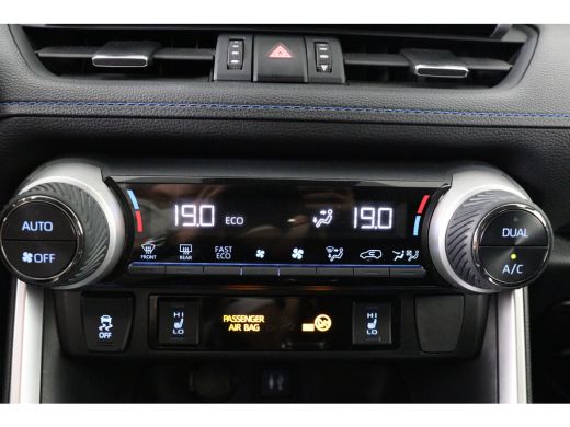 Toyota RAV4 2.5 Hybrid AWD Bi-Tone | Dealer Onderhouden! | Stoel/stuurverwarming | Navi | Clima | Camera | Cr... ActivLease financial lease
