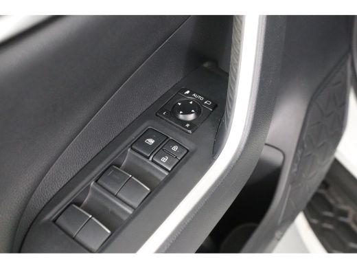 Toyota RAV4 2.5 Hybrid AWD Bi-Tone | Dealer Onderhouden! | Stoel/stuurverwarming | Navi | Clima | Camera | Cr... ActivLease financial lease