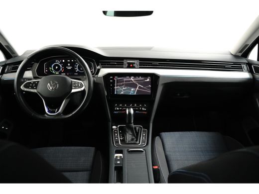 Volkswagen Passat Variant 1.4 TSI 218 pk PHEV GTE Business 6-DSG | Wegklapbare Trekhaak | Panoramadak | Rondomzicht... ActivLease financial lease