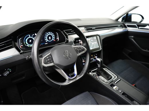Volkswagen Passat Variant 1.4 TSI 218 pk PHEV GTE Business 6-DSG | Wegklapbare Trekhaak | Panoramadak | Rondomzicht... ActivLease financial lease