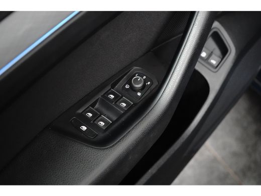 Volkswagen Passat Variant 1.4 TSI 218 pk PHEV GTE Business 6-DSG | Wegklapbare Trekhaak | Panoramadak | Rondomzicht... ActivLease financial lease