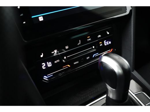 Volkswagen Passat Variant 1.4 TSI 218 pk PHEV GTE Business 6-DSG | Wegklapbare Trekhaak | Panoramadak | Rondomzicht... ActivLease financial lease