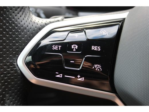 Volkswagen Tiguan 1.4 TSI eHybrid R-Line Business SOh 92.1% IQ LIGHT NAVI ECC 104000KM!! ActivLease financial lease