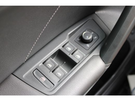 Volkswagen Tiguan 1.4 TSI eHybrid R-Line Business SOh 92.1% IQ LIGHT NAVI ECC 104000KM!! ActivLease financial lease