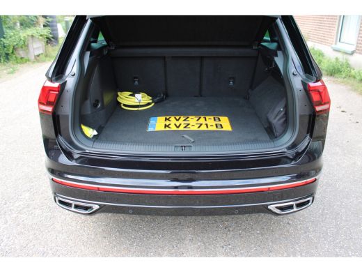 Volkswagen Tiguan 1.4 TSI eHybrid R-Line Business SOh 92.1% IQ LIGHT NAVI ECC 104000KM!! ActivLease financial lease