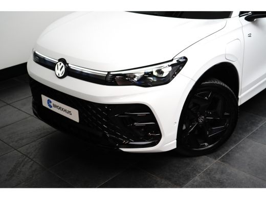 Volkswagen Tiguan 1.5 TSI 272PK eHybrid DSG-6 R-Line | TREKHAAK | PANORAMADAK | 360 CAMERA | BLACK STYLE | 19 INCH ... ActivLease financial lease