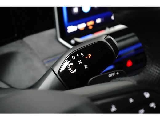Volkswagen Tiguan 1.5 TSI 272PK eHybrid DSG-6 R-Line | TREKHAAK | PANORAMADAK | 360 CAMERA | BLACK STYLE | 19 INCH ... ActivLease financial lease