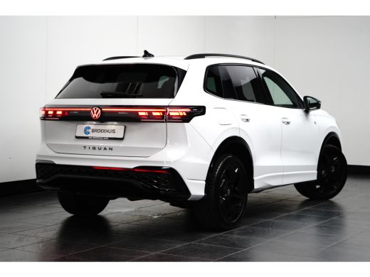Volkswagen Tiguan 1.5 TSI 272PK eHybrid DSG-6 R-Line | TREKHAAK | PANORAMADAK | 360 CAMERA | BLACK STYLE | 19 INCH ... ActivLease financial lease