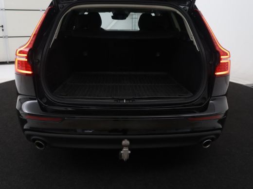 Volvo  V60 2.0 B3 Momentum Business | Panoramadak | Cruise control | Stuur/stoel verwarming | Trekhaak | Hea... ActivLease financial lease