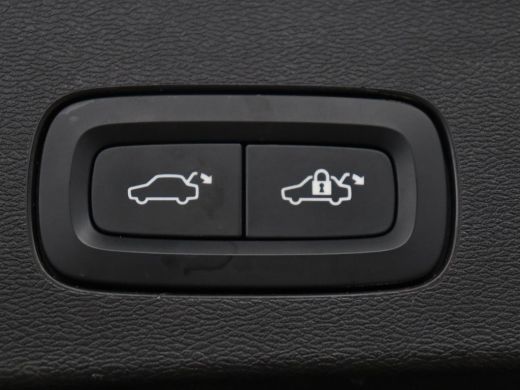 Volvo  V60 2.0 B3 Momentum Business | Panoramadak | Cruise control | Stuur/stoel verwarming | Trekhaak | Hea... ActivLease financial lease