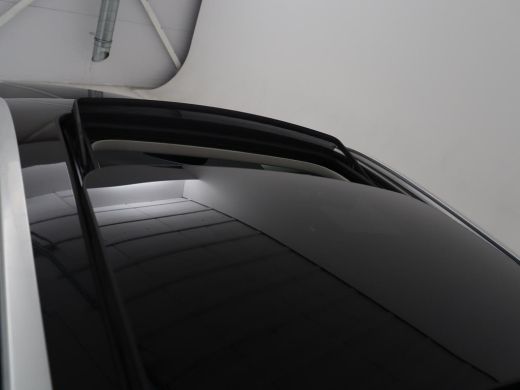 Volvo  V60 2.0 B3 Momentum Business | Panoramadak | Cruise control | Stuur/stoel verwarming | Trekhaak | Hea... ActivLease financial lease