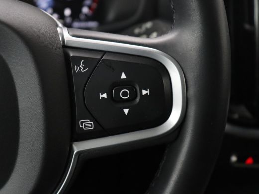 Volvo  V60 2.0 B3 Momentum Business | Panoramadak | Cruise control | Stuur/stoel verwarming | Trekhaak | Hea... ActivLease financial lease
