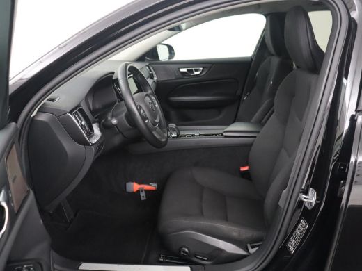 Volvo  V60 2.0 B3 Momentum Business | Panoramadak | Cruise control | Stuur/stoel verwarming | Trekhaak | Hea... ActivLease financial lease