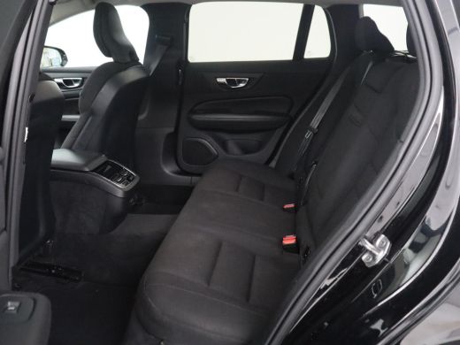 Volvo  V60 2.0 B3 Momentum Business | Panoramadak | Cruise control | Stuur/stoel verwarming | Trekhaak | Hea... ActivLease financial lease