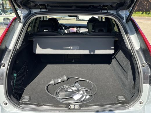 Volvo  XC60 2.0 T8 Plug-in hybrid AWD Plus Dark VAN: 54.900,- VOOR: 51.440,- UW HERFSTVOORDEEL: 3.460,-| RECE... ActivLease financial lease