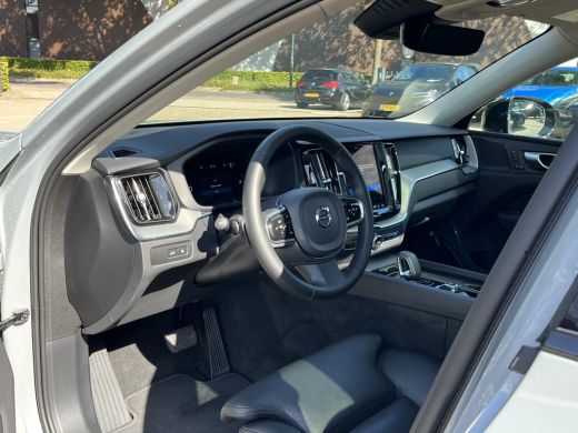 Volvo  XC60 2.0 T8 Plug-in hybrid AWD Plus Dark VAN: 54.900,- VOOR: 51.440,- UW HERFSTVOORDEEL: 3.460,-| RECE... ActivLease financial lease
