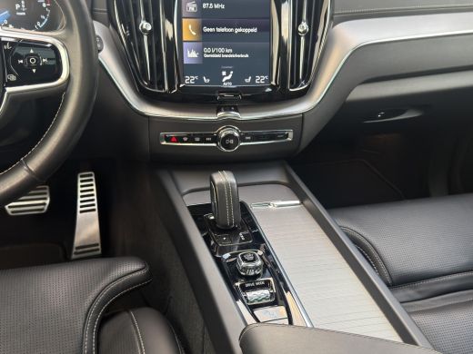Volvo  XC60 2.0 T8 Twin Engine AWD R-Design Pano B&W Lucht ActivLease financial lease