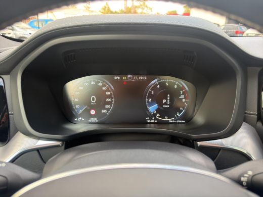 Volvo  XC60 2.0 T8 Twin Engine AWD R-Design Pano B&W Lucht ActivLease financial lease