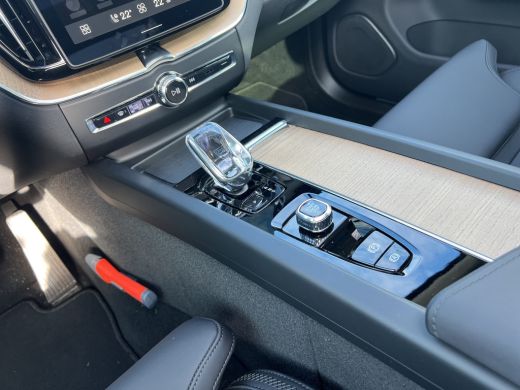 Volvo  XC60 T6 AWD Ultra Dark | Head-Up Display | 360 camera | Stoel + Stuurverwarming |  Harman Kardon | ActivLease financial lease