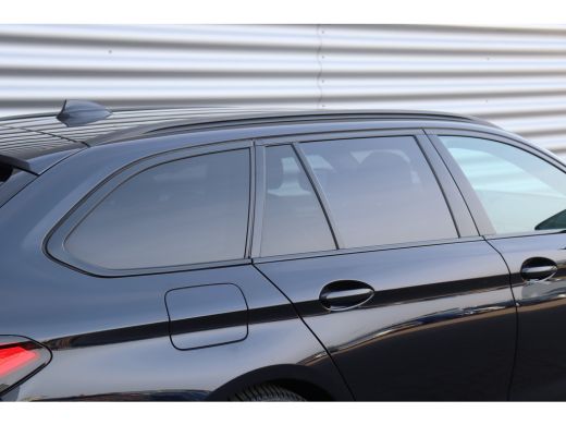 BMW 5 Serie Touring 530e 292PK BUSINESS EDITION PLUS M-SPORT AUTOMAAT SOH 95% / NAVI / LEDER / FULL-LED / CLI... ActivLease financial lease