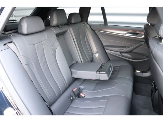 BMW 5 Serie Touring 530e 292PK BUSINESS EDITION PLUS M-SPORT AUTOMAAT SOH 95% / NAVI / LEDER / FULL-LED / CLI... ActivLease financial lease