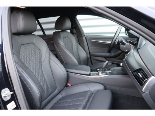 BMW 5 Serie Touring 530e 292PK BUSINESS EDITION PLUS M-SPORT AUTOMAAT SOH 95% / NAVI / LEDER / FULL-LED / CLI... ActivLease financial lease