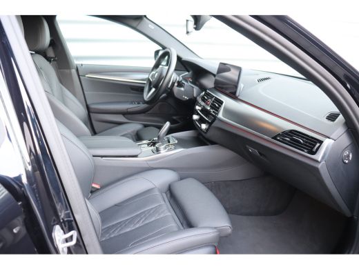BMW 5 Serie Touring 530e 292PK BUSINESS EDITION PLUS M-SPORT AUTOMAAT SOH 95% / NAVI / LEDER / FULL-LED / CLI... ActivLease financial lease
