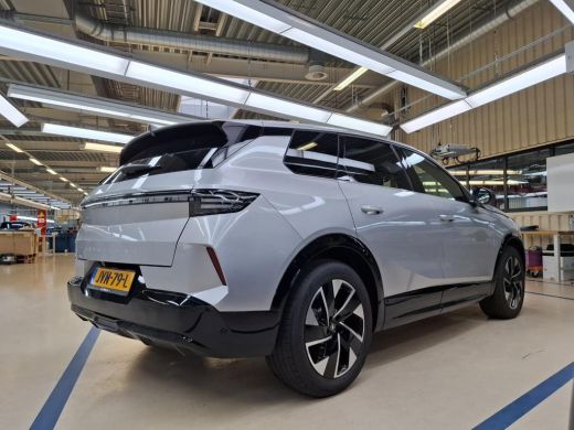Opel Grandland Business Edition 97 kWh LONG RANGE / 8 JAAR GARANTIE!! / SOH 100% / Navigatie / 360 Camera / Matr... ActivLease financial lease