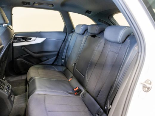 Audi A4 Avant 40 TFSI S-Line edition / 204pk / Panorama dak / Trekhaak / Stoelverwarming / ActivLease financial lease
