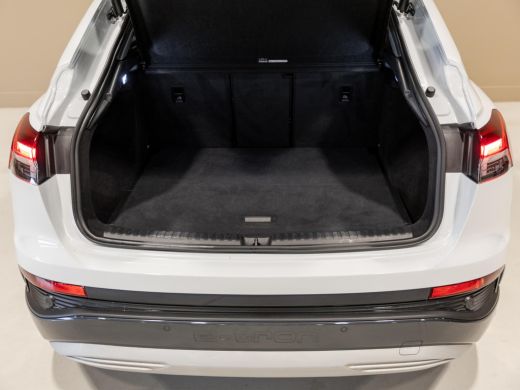 Audi Q4 Sportback e-tron 40 S edition 77 kWh SOH 93% / 204pk / Panoramadak / Leder ActivLease financial lease