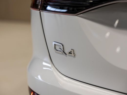 Audi Q4 Sportback e-tron 40 S edition 77 kWh SOH 93% / 204pk / Panoramadak / Leder ActivLease financial lease