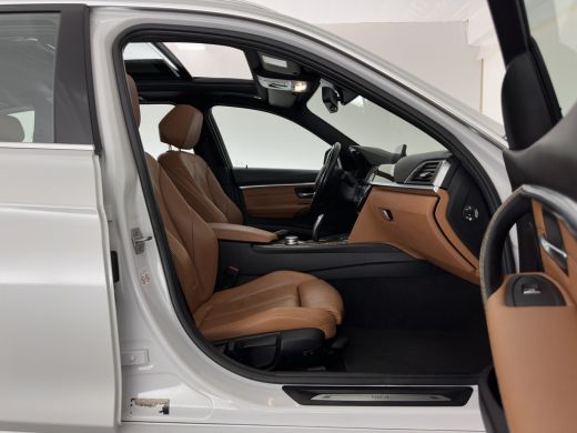BMW 3 Serie Touring 318i Luxury Edition (INCL-BTW) Aut. *PANO | LEATHER | FULL-LED | HEATED-SPORTSEATS | DIGI... ActivLease financial lease