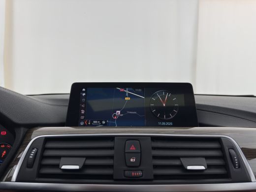 BMW 3 Serie Touring 318i Luxury Edition (INCL-BTW) Aut. *PANO | LEATHER | FULL-LED | HEATED-SPORTSEATS | DIGI... ActivLease financial lease
