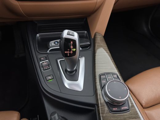 BMW 3 Serie Touring 318i Luxury Edition (INCL-BTW) Aut. *PANO | LEATHER | FULL-LED | HEATED-SPORTSEATS | DIGI... ActivLease financial lease