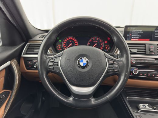 BMW 3 Serie Touring 318i Luxury Edition (INCL-BTW) Aut. *PANO | LEATHER | FULL-LED | HEATED-SPORTSEATS | DIGI... ActivLease financial lease