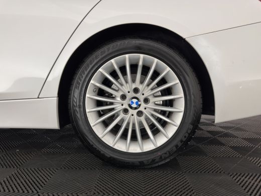 BMW 3 Serie Touring 318i Luxury Edition (INCL-BTW) Aut. *PANO | LEATHER | FULL-LED | HEATED-SPORTSEATS | DIGI... ActivLease financial lease