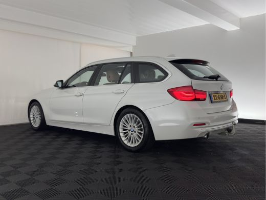 BMW 3 Serie Touring 318i Luxury Edition (INCL-BTW) Aut. *PANO | LEATHER | FULL-LED | HEATED-SPORTSEATS | DIGI... ActivLease financial lease