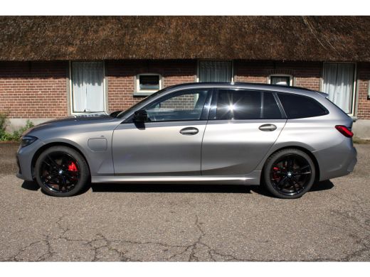 BMW 3 Serie Touring 330e xDrive High Executive M-SPORT NAVI LED VIRTUAL TH 84000KM!!! ActivLease financial lease