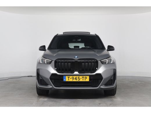 BMW X1 xDrive30e M-Sport | 1e Eigenaar! | SOH 95% | Open Dak | Trekhaak | Sfeerverlichting | harman/Kard... ActivLease financial lease