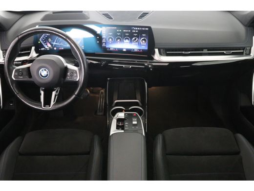 BMW X1 xDrive30e M-Sport | 1e Eigenaar! | SOH 95% | Open Dak | Trekhaak | Sfeerverlichting | harman/Kard... ActivLease financial lease
