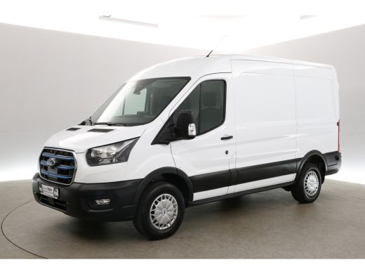 Ford E-Transit L2H2 68 kWh | Snelladen | SOH 94% | 360&deg; Camera | Clima | 3 Zits | Cruise | Carplay | Parkeersens. ActivLease financial lease