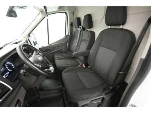 Ford E-Transit L2H2 68 kWh | Snelladen | SOH 94% | 360&deg; Camera | Clima | 3 Zits | Cruise | Carplay | Parkeersens. ActivLease financial lease