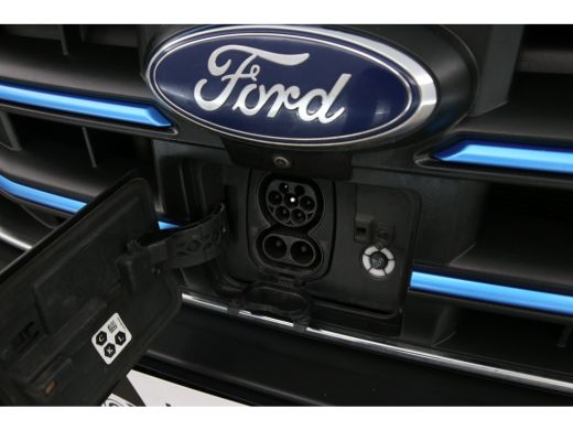 Ford E-Transit L2H2 68 kWh | Snelladen | SOH 94% | 360&deg; Camera | Clima | 3 Zits | Cruise | Carplay | Parkeersens. ActivLease financial lease